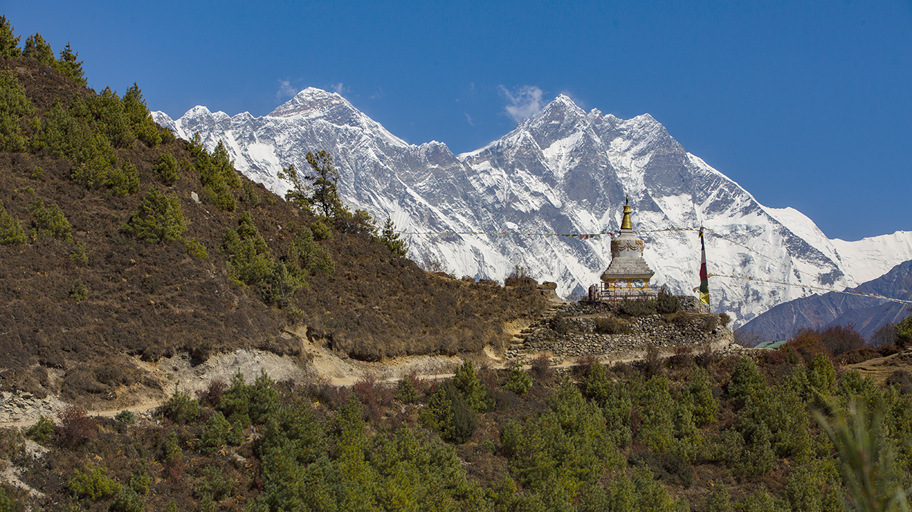Everest Region Trek: EBC via Gokyo Lakes & Cho La Pass